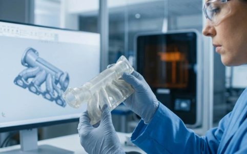 3D printing machine producing metal aerospace component in US manufacturing facility