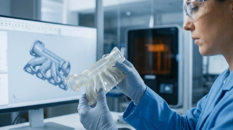 3D printing machine producing metal aerospace component in US manufacturing facility